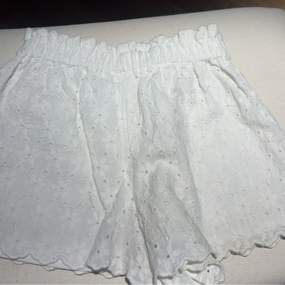 Zara eyelet toddler white shorts - Picture 1 of 3